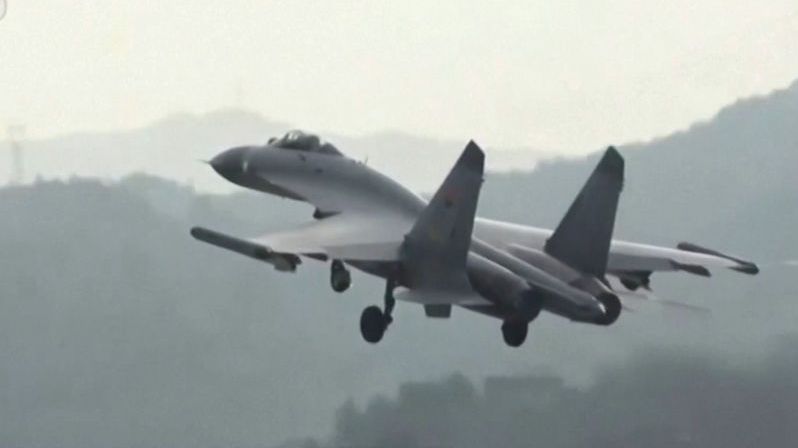 Tchaj-wan nasadil stíhačky, 30 čínských letadel překročilo střední linii průlivu